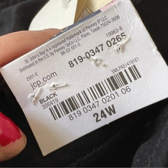 St. John's Bay Mid Rise Plus Capris Size 24W nwt - Picture 5 of 9